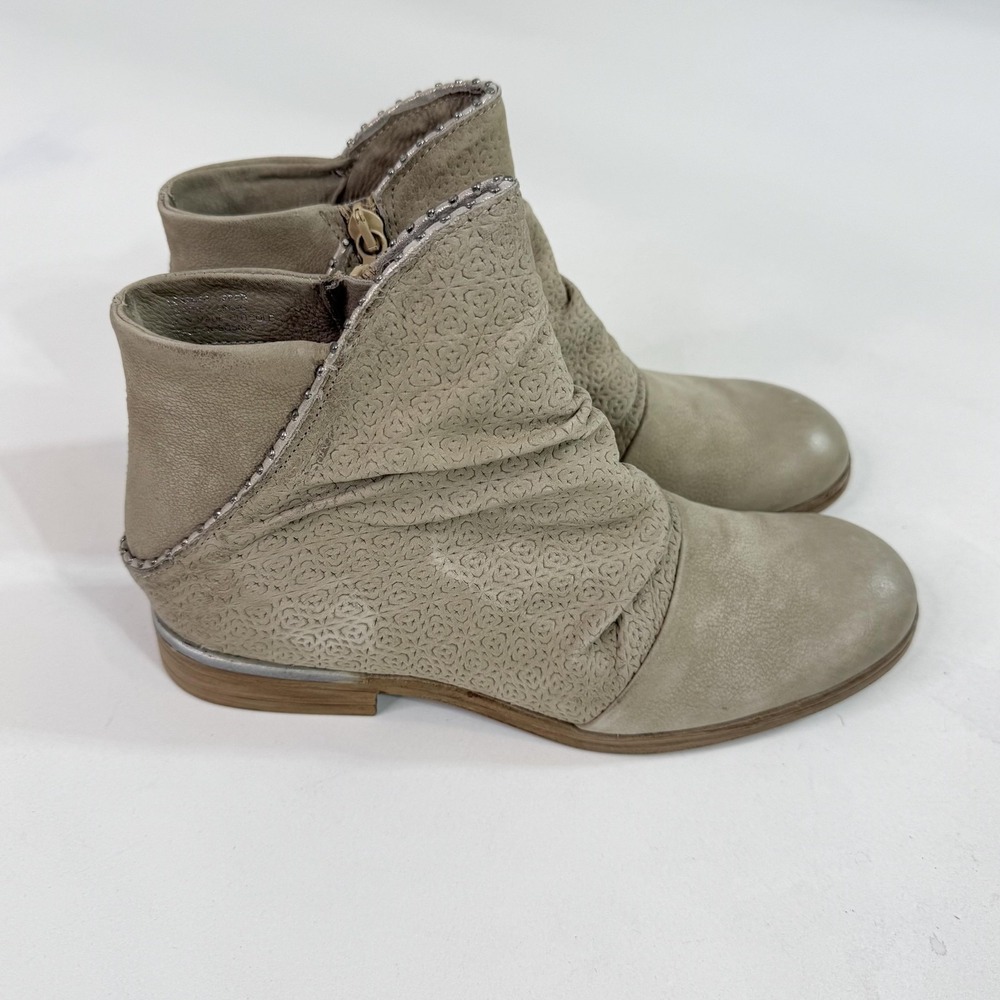 Miz Mooz Boots Womens Size 7.5 Beige Floral Ankle Booties Side Zip Studded